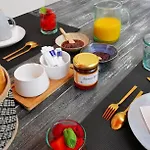Bed & Breakfast La Centenaire - Maison D'hote 3*